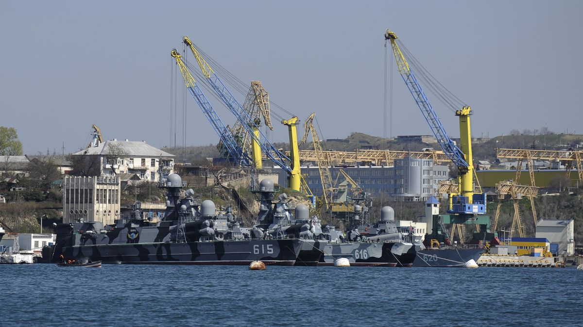 U Sevastopolu útočil roj dronů a dosud neznámých plavidel bez posádky
